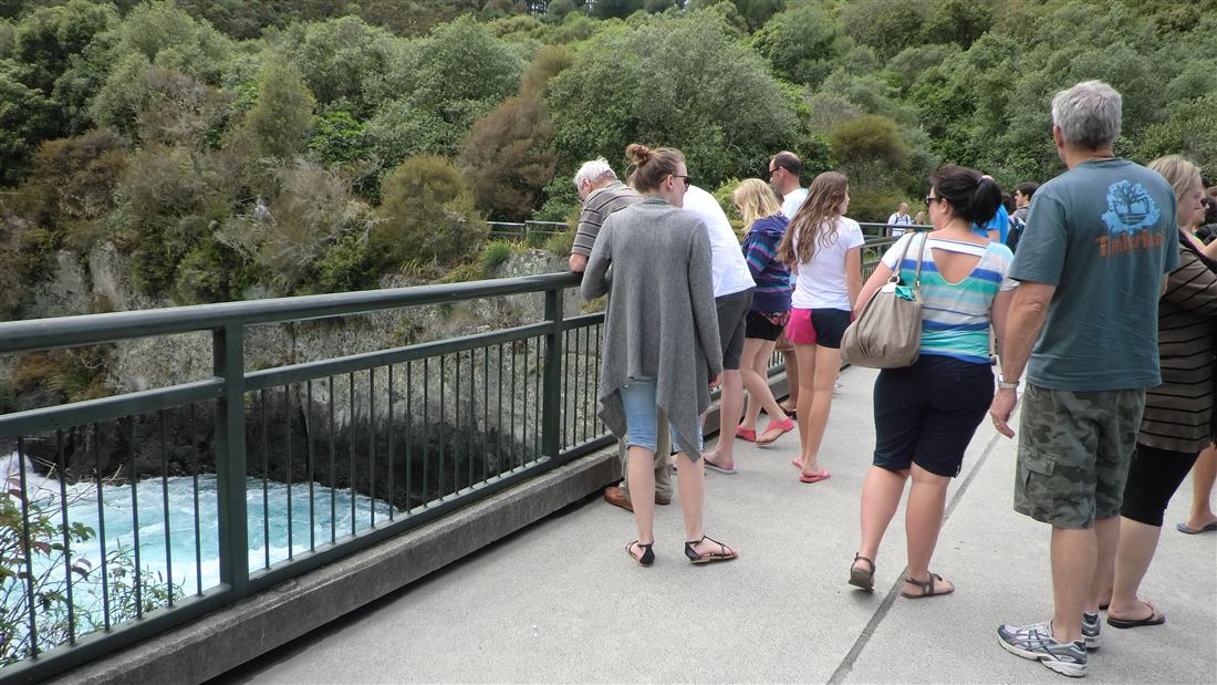 フカ滝・タウポ ｜ニュージーランドロトルア観光ガイド